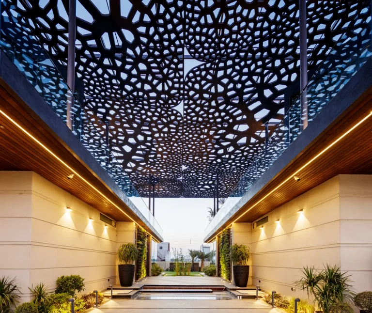 Eco friendly Haryana home ornamented with shadow and sunlight 6 e1733304261866